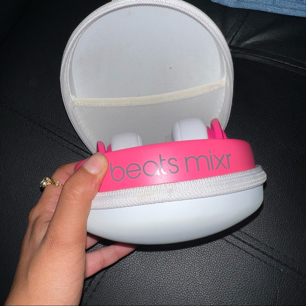 Hot Pink Beats MIXR by Dre